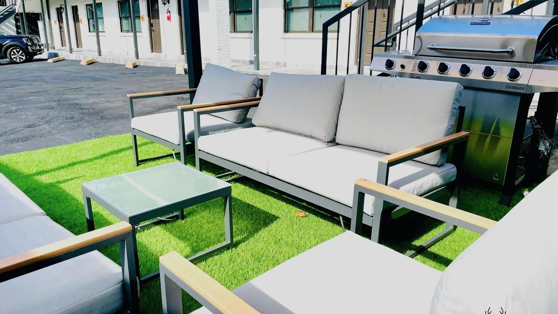 Ferienwohnung The Moose #12 - Brand New Modern Luxe Loft With Free Parking, King Bed & Fast Wifi Memphis Apartment